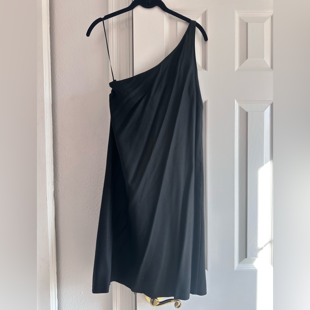 Chloé 100% Silk Black One Shoulder Dress Size 4 - perfect condition doesn’t fit